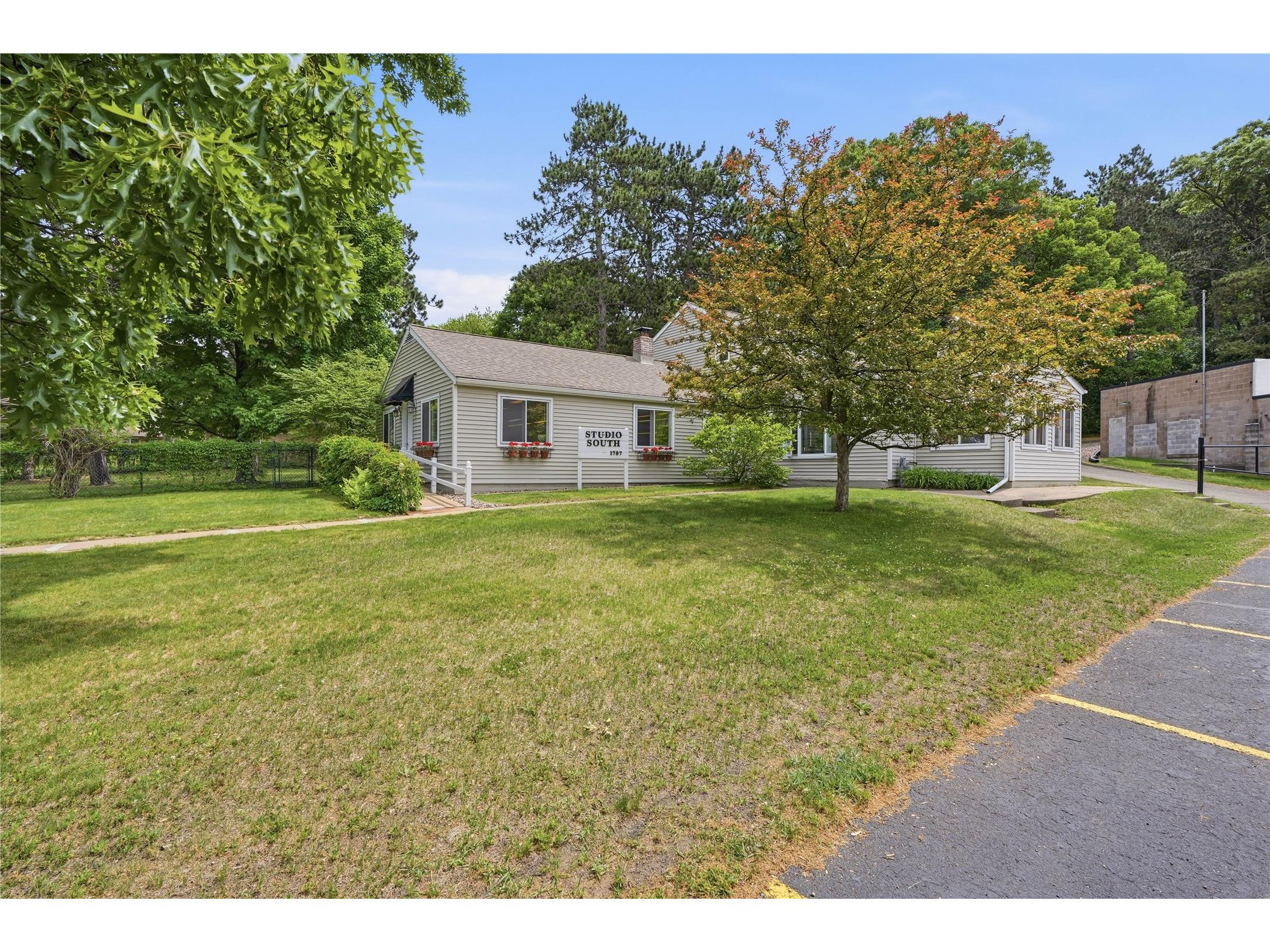1707 South Street Eau Claire WI 54701 1601793 image36