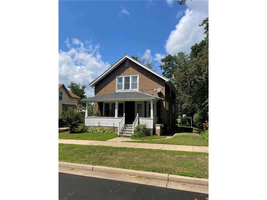 1712 Summit Street 2, Eau Claire, WI, 54703 MLS 1566803 Edina Realty