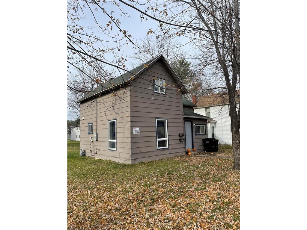 1721 6th Street house, Menomonie, WI, 54751 MLS 1560073 Edina Realty