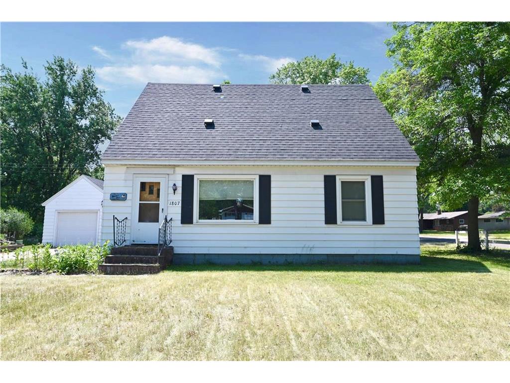 1807 Eddy Lane, Eau Claire, WI, 54703 MLS 1573688 Edina Realty