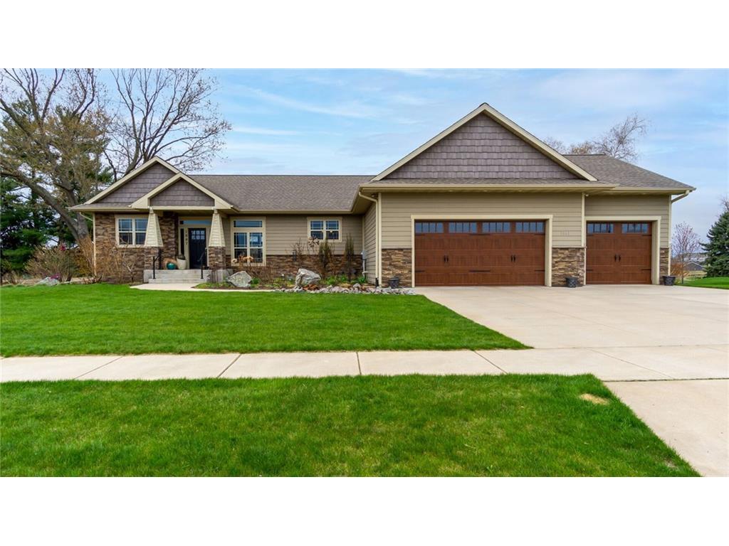 1887 St Andrews Drive Drive, Altoona, WI, 54720 MLS 1552771 Edina