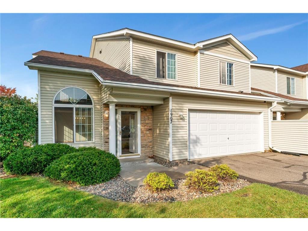 1907 Iris Bay Hudson WI 54016 1586590 image1