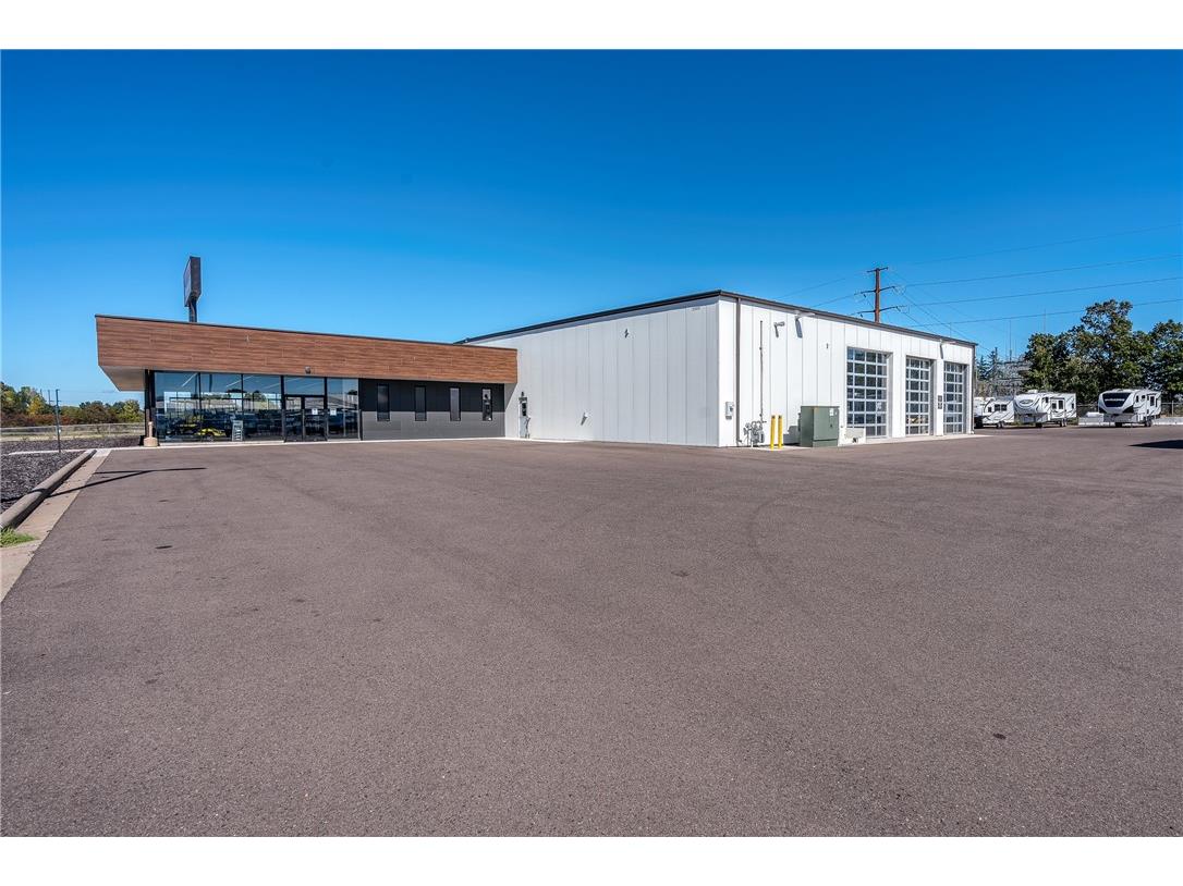 2000 Stout Street Menomonie WI 54751 1586675 image4