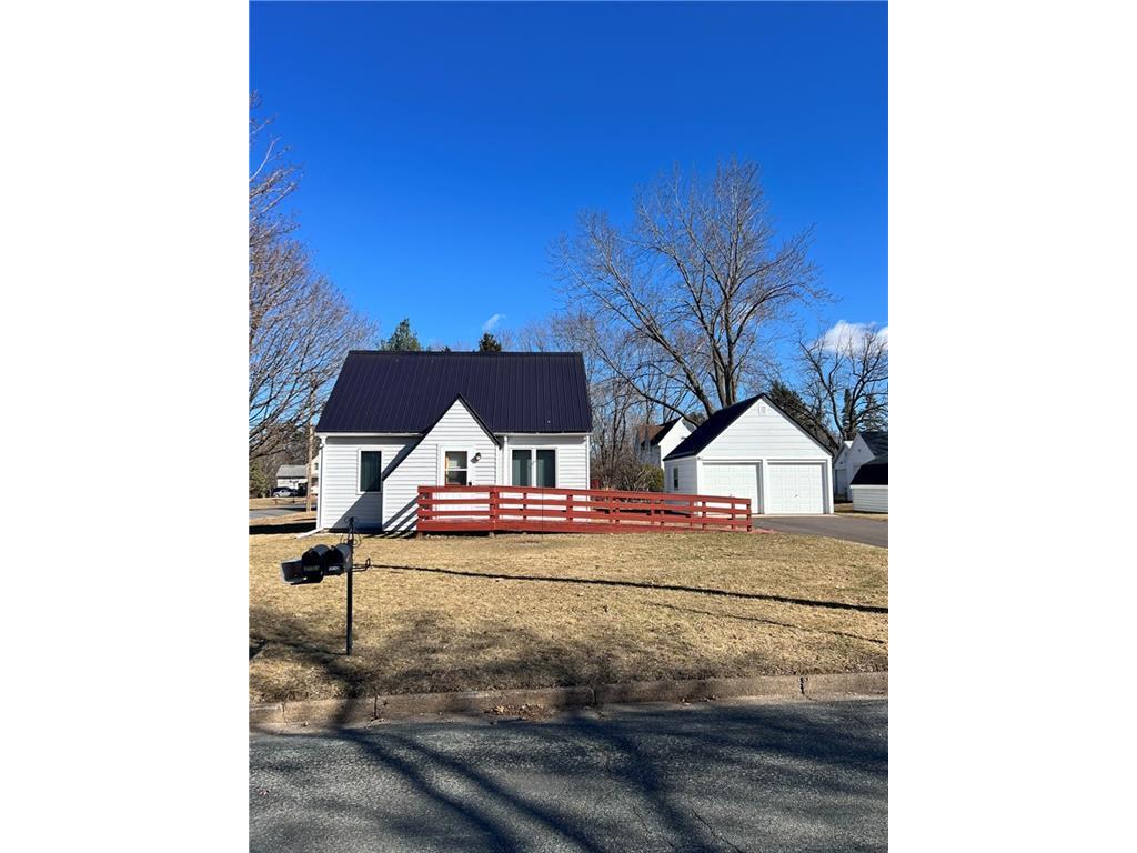 2002 4th Street E Menomonie WI 54751 1580222 image1