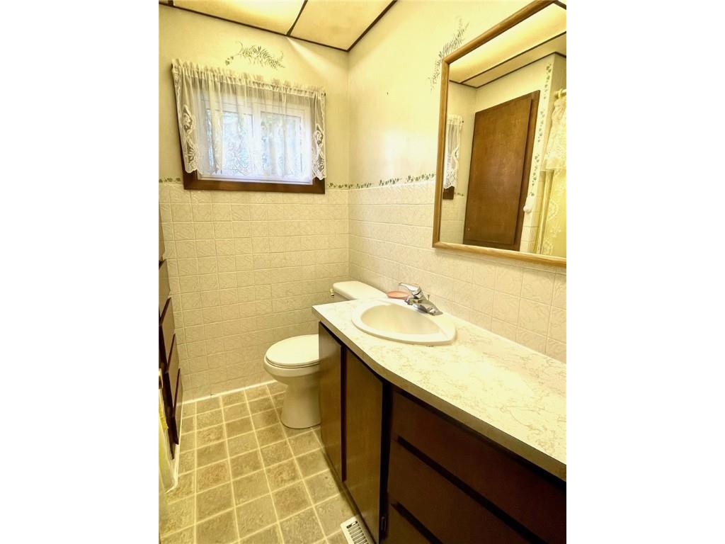 2003 S Broadway Street Menomonie WI 54751 1595303 image7