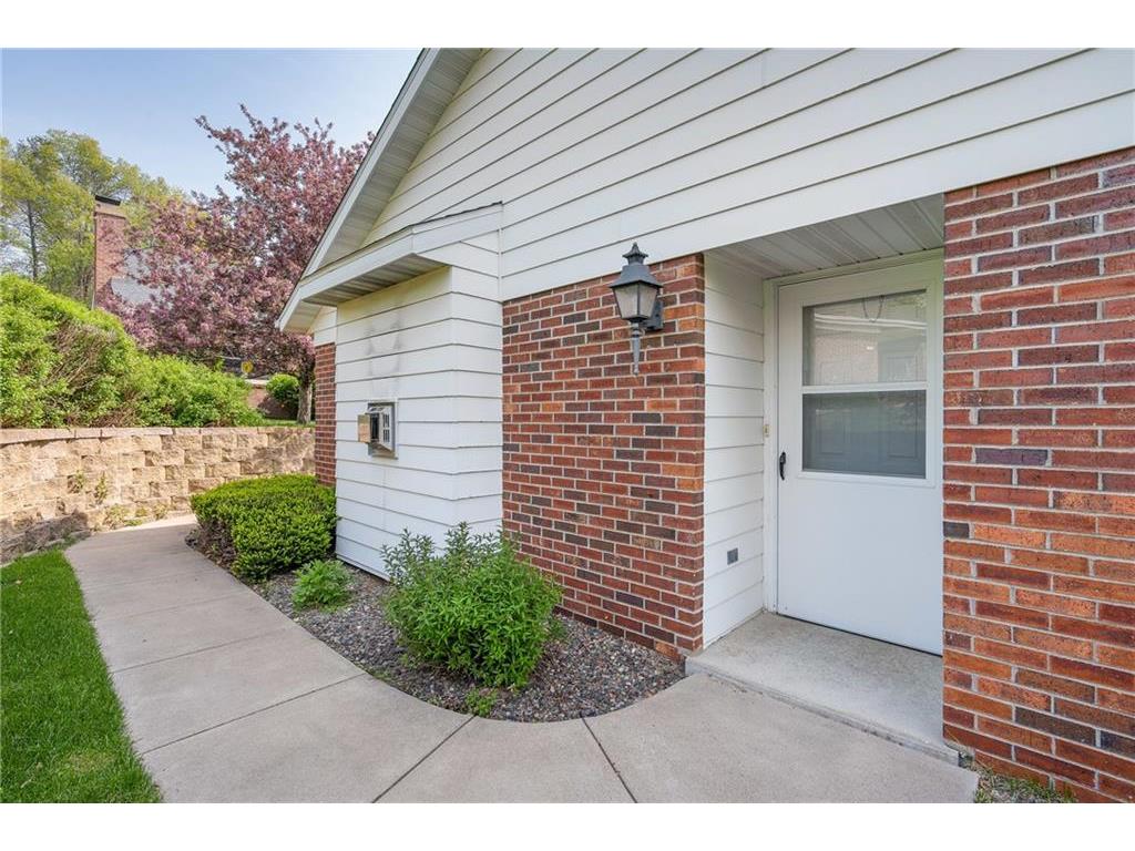 2018 Providence Court #D13 Eau Claire WI 54703 1582013 image1