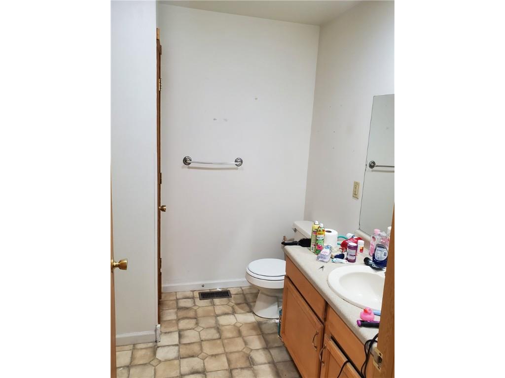 206 E Central Street #206 & 208 Cadott WI 54727 1592229 image11