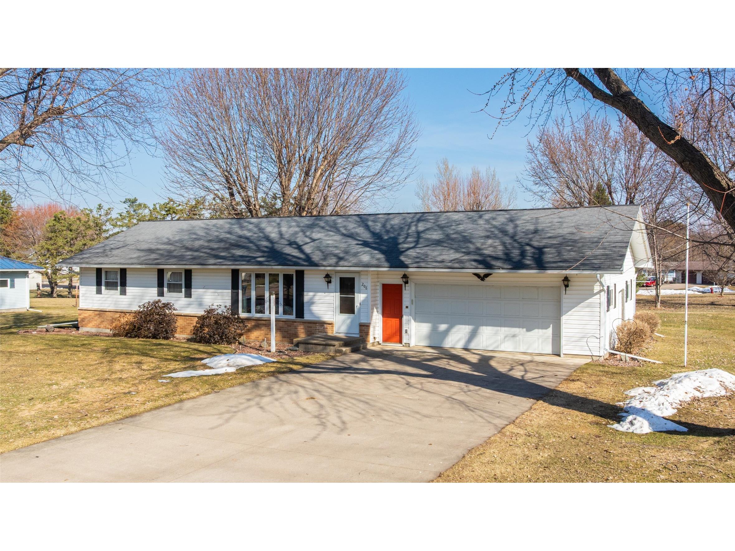 206 W Hickory St Abbotsford WI 54405 1599685 image1