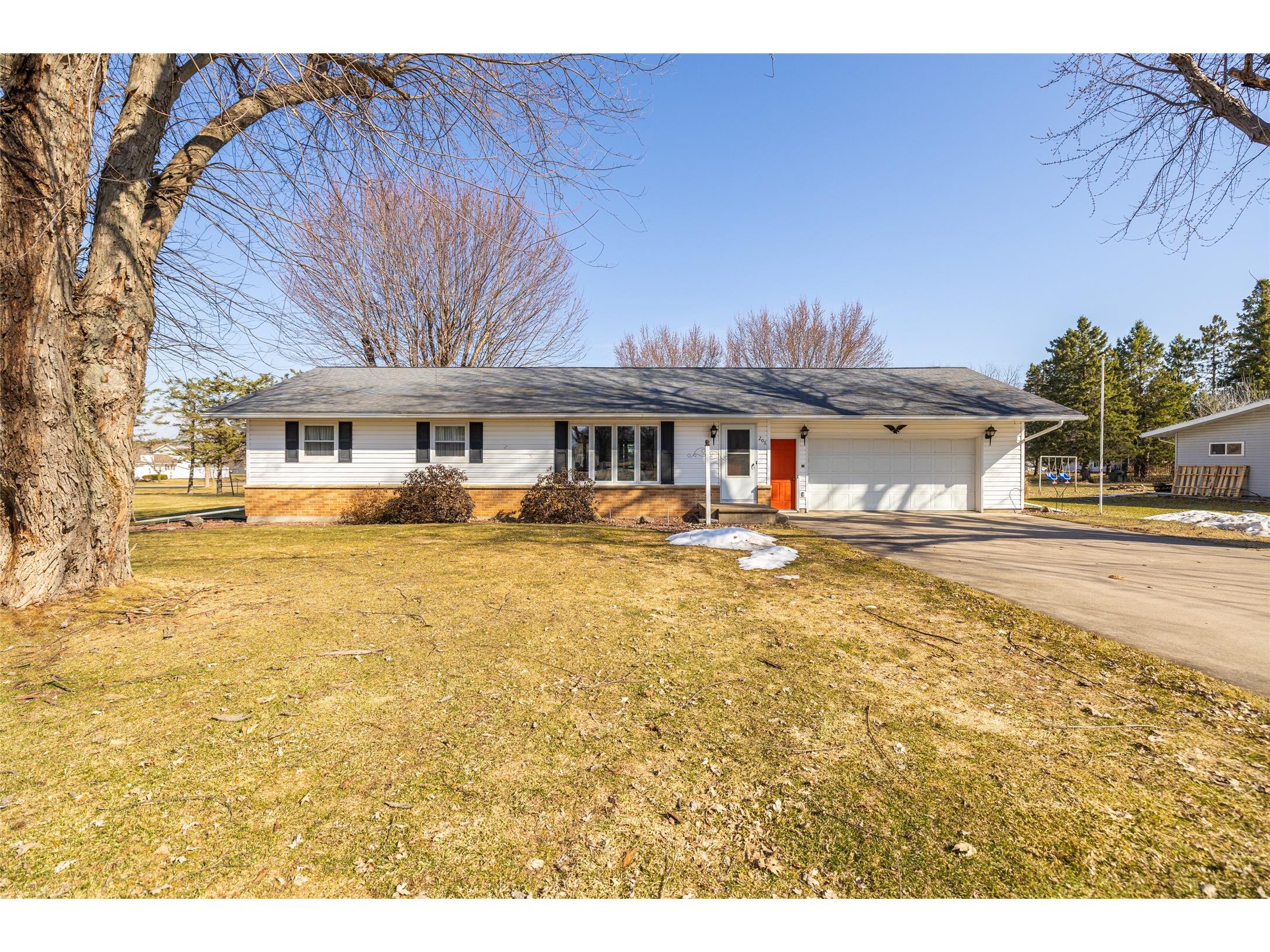 206 W Hickory St Abbotsford WI 54405 1599685 image2
