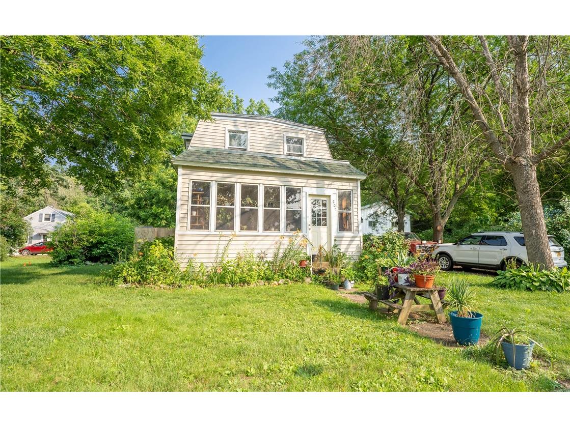 207 W Montgomery Street Durand WI 54736 1575077 image1