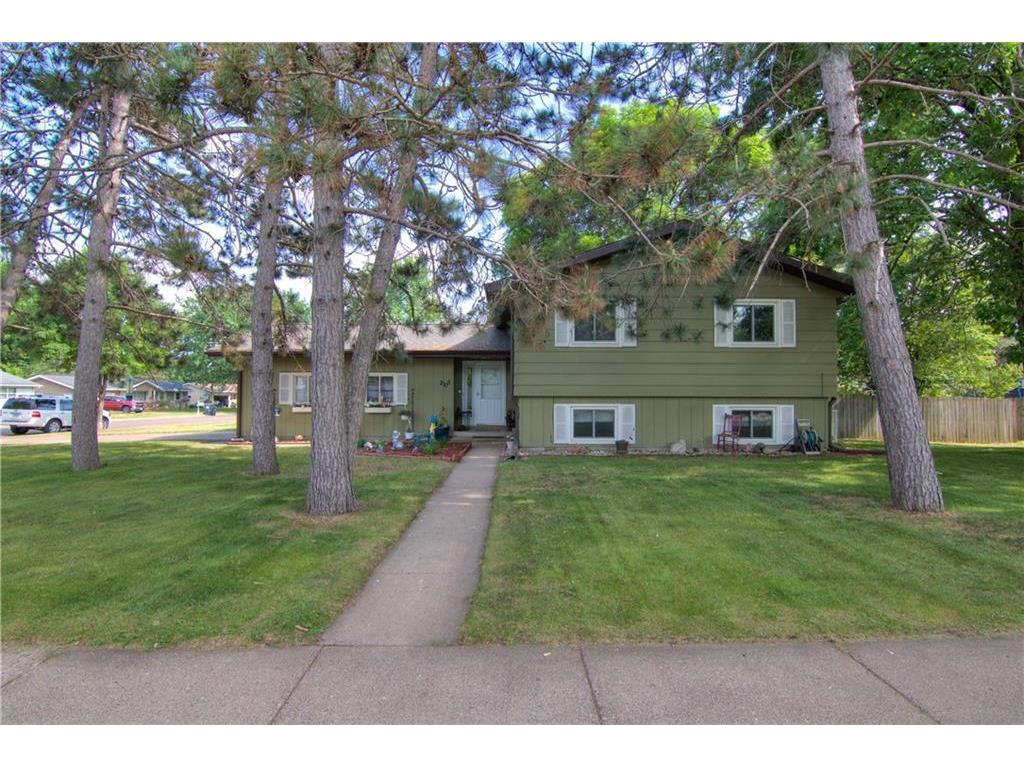 2105 Crestview Drive, Eau Claire, WI, 54703 MLS 1573674 Edina Realty