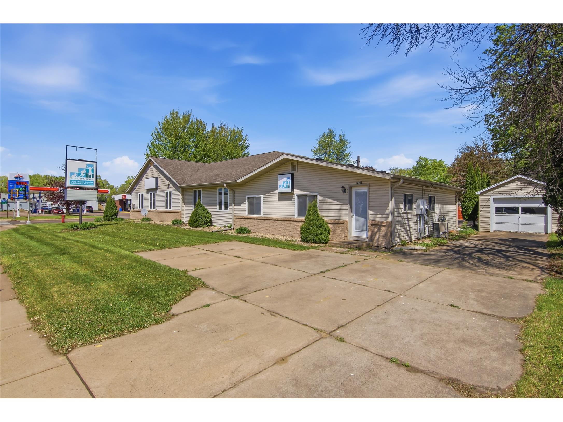 2108 S Broadway Street Menomonie WI 54751 1601121 image3