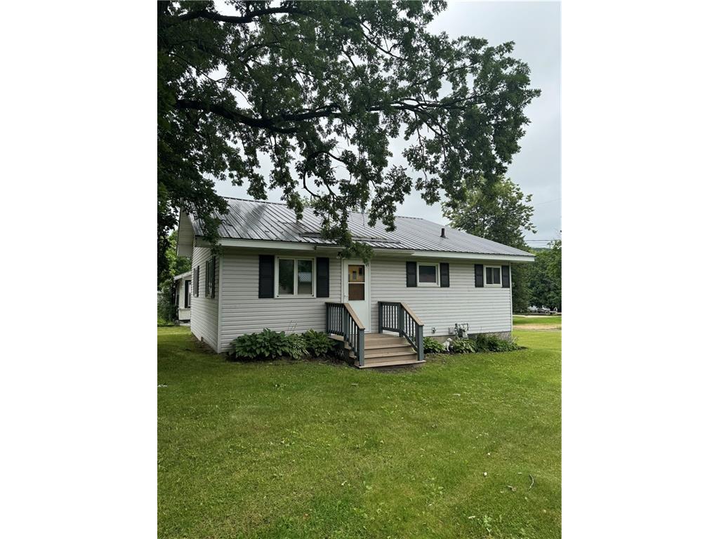 212 E Race Avenue Elmwood WI 54740 1583540 image1