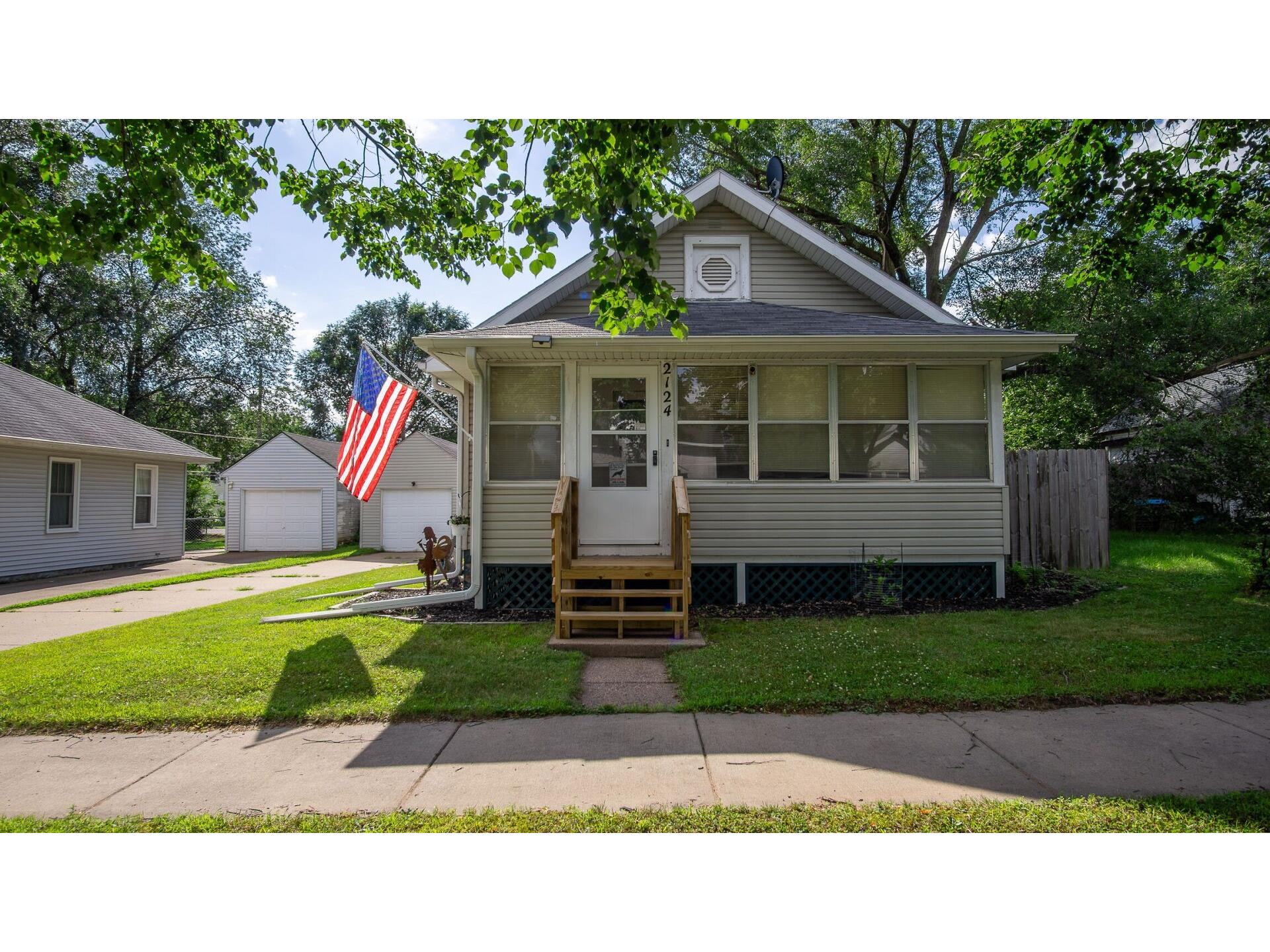 2124 8th Street Eau Claire WI 54703 1599307 image1