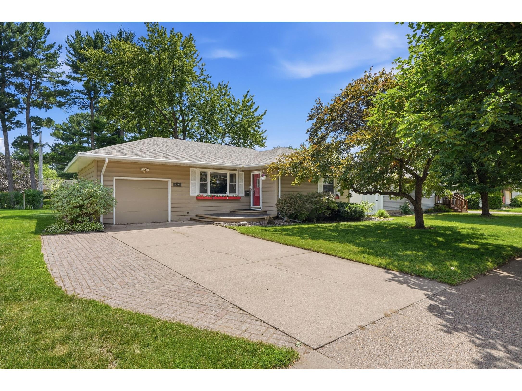 2129 E Lexington Boulevard Eau Claire WI 54701 1602818 image1