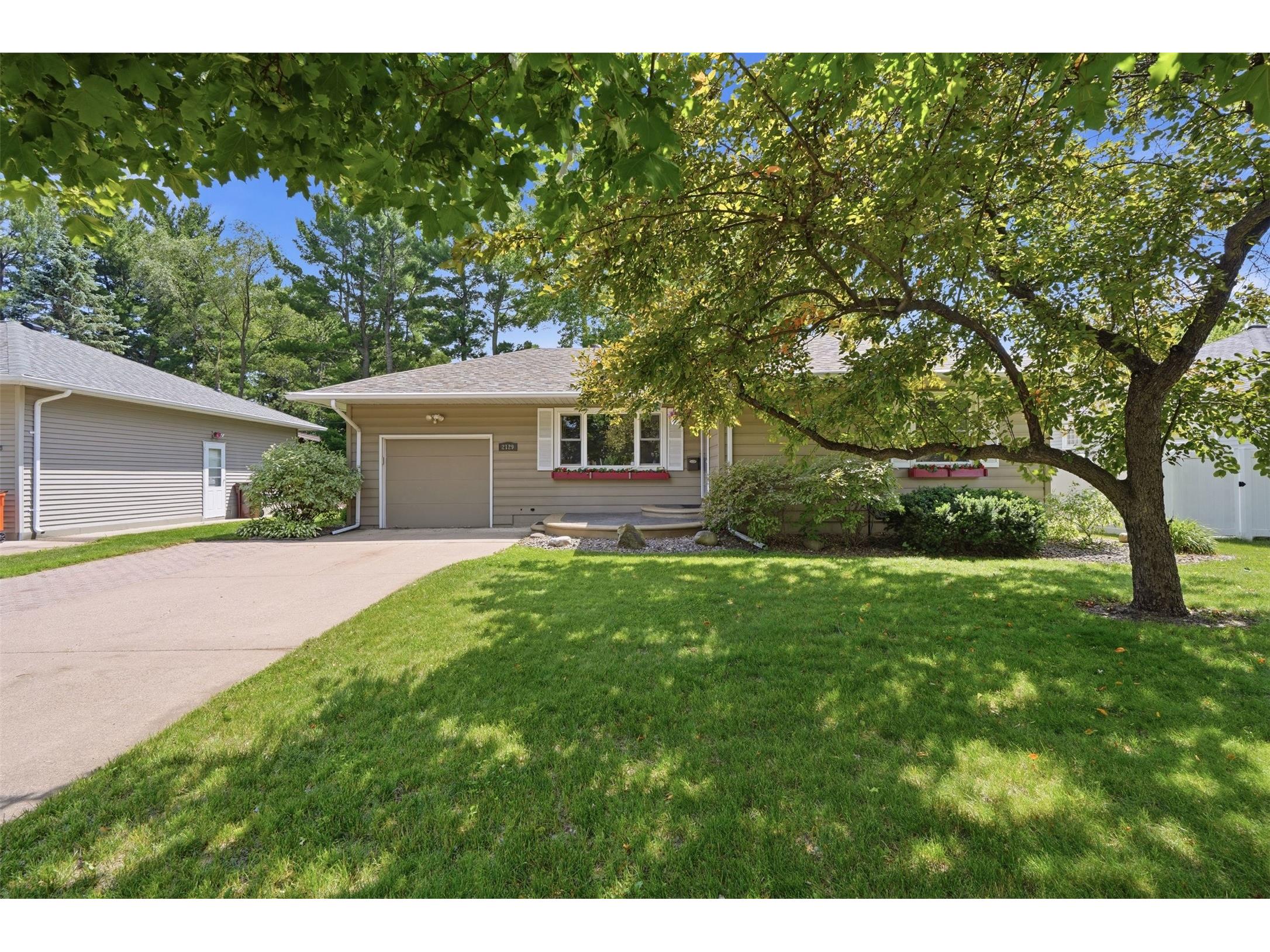 2129 E Lexington Boulevard Eau Claire WI 54701 1602818 image2