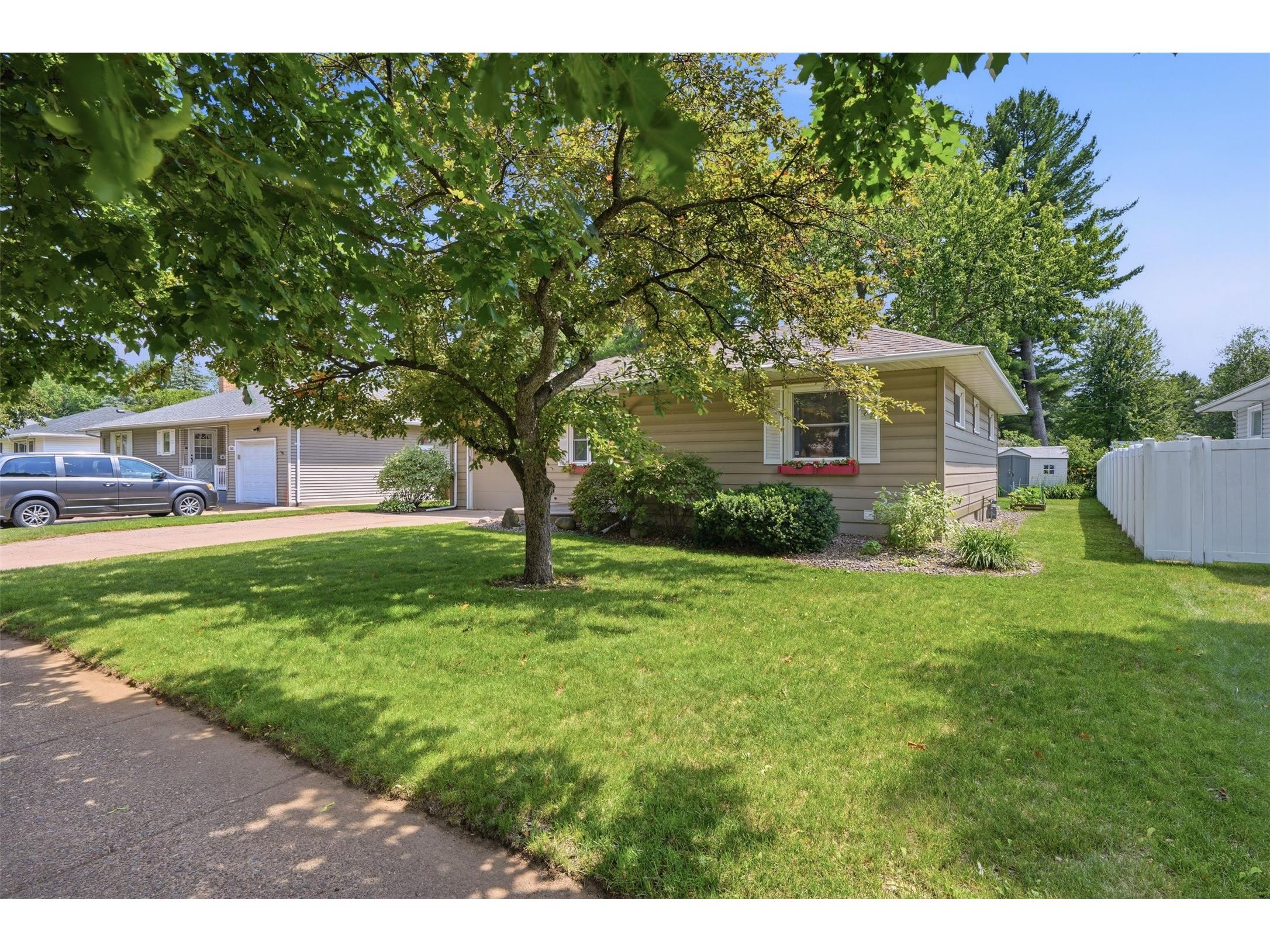 2129 E Lexington Boulevard Eau Claire WI 54701 1602818 image3