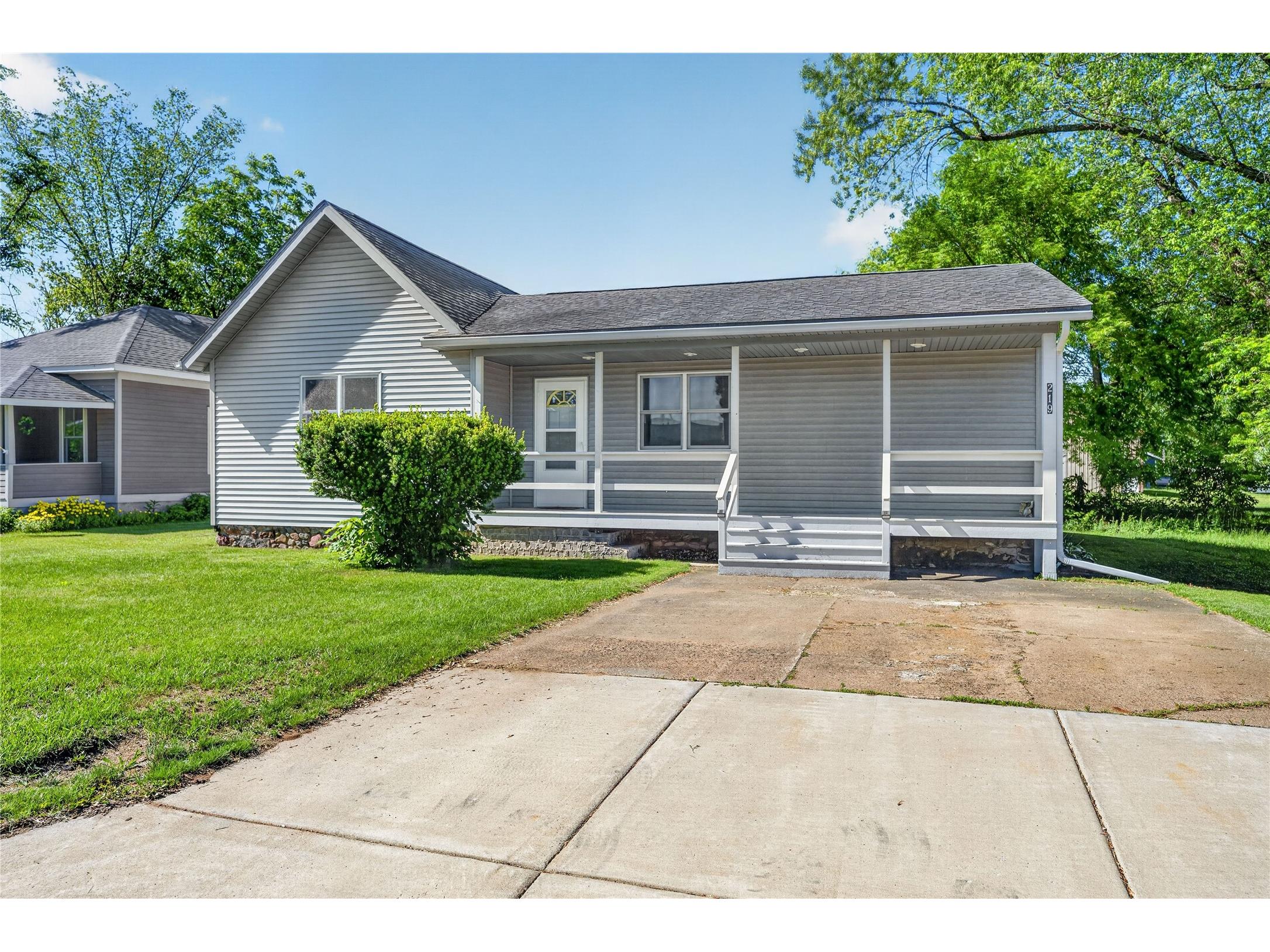 219 Spruce Street Spooner WI 54801 1602653 image1