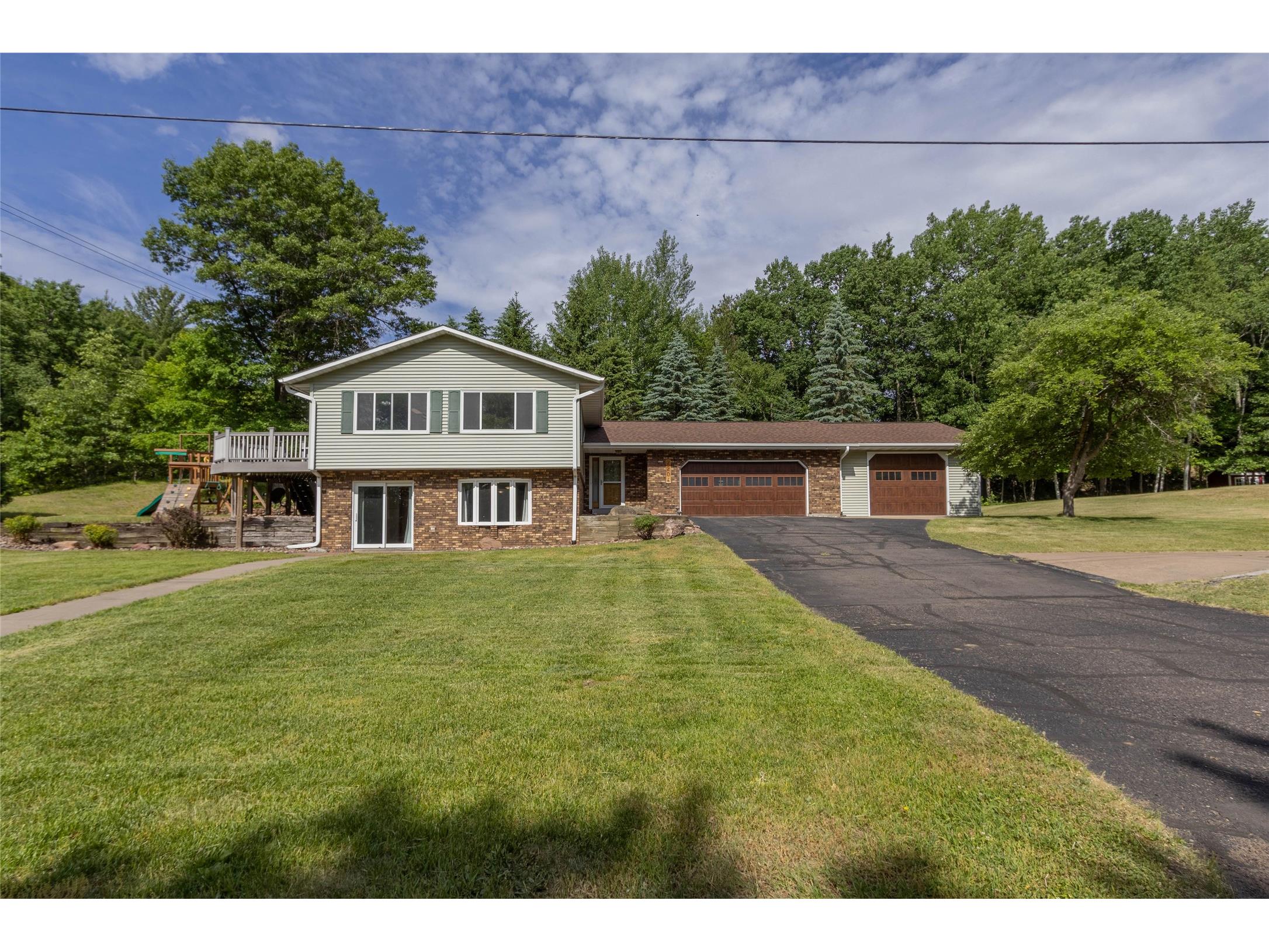 2204 Hillside Drive Eau Claire WI 54703 1601741 image1