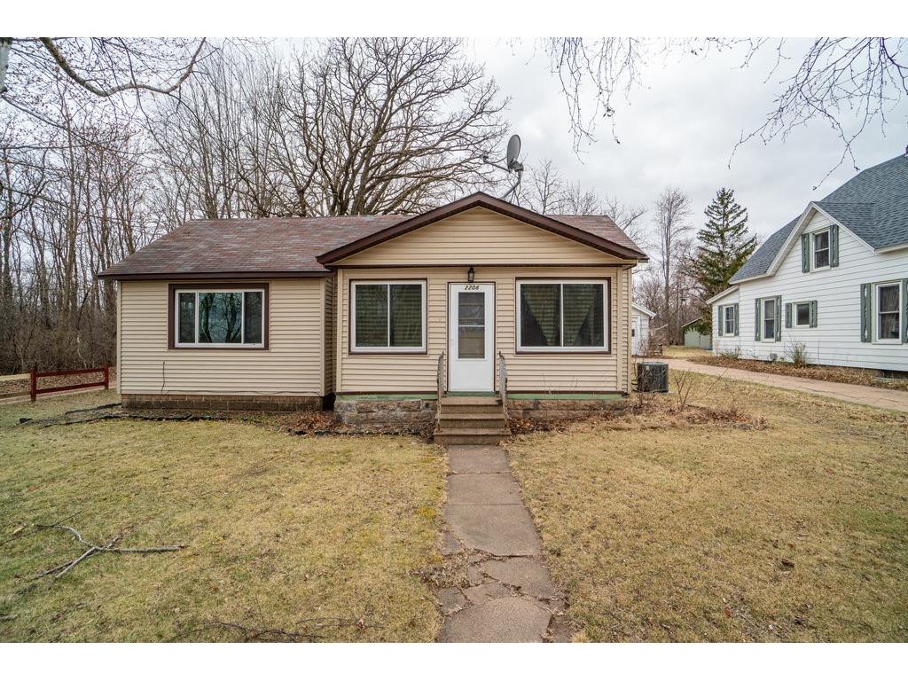 2208 5th Street Eau Claire WI 54703 1590508 image1