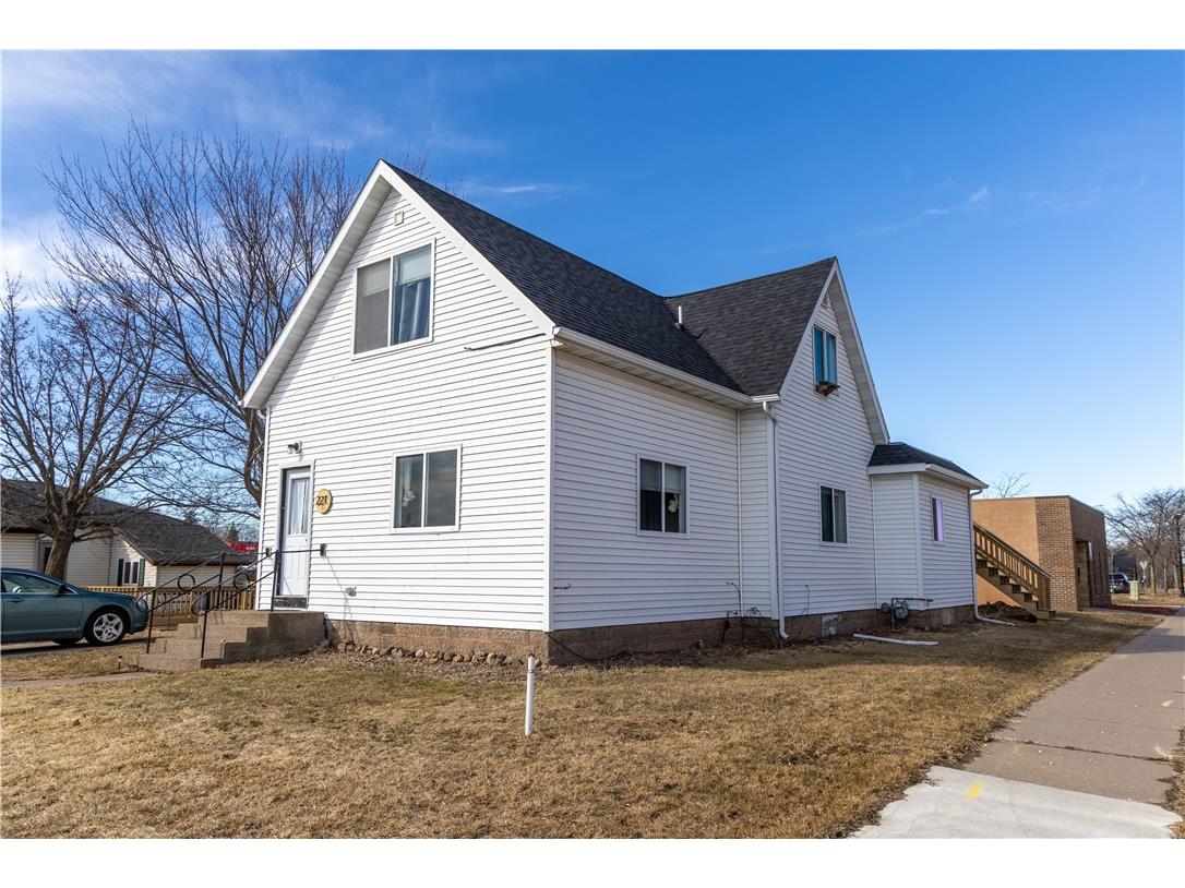221 Miner Avenue E Ladysmith WI 54848 1599044 image1