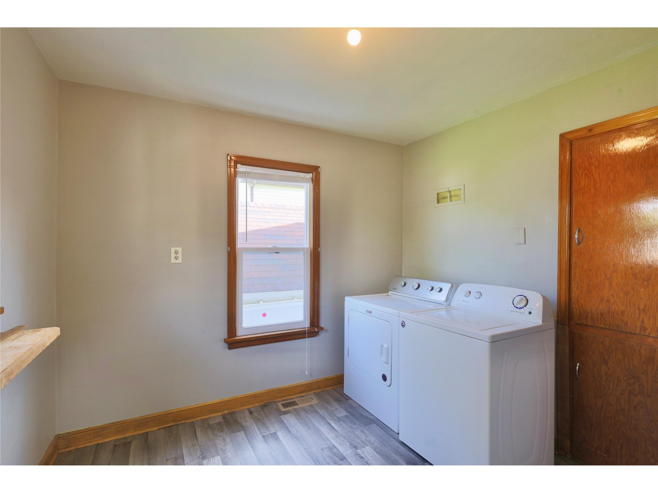 221 S Division Street Loyal WI 54446 1601338 image25