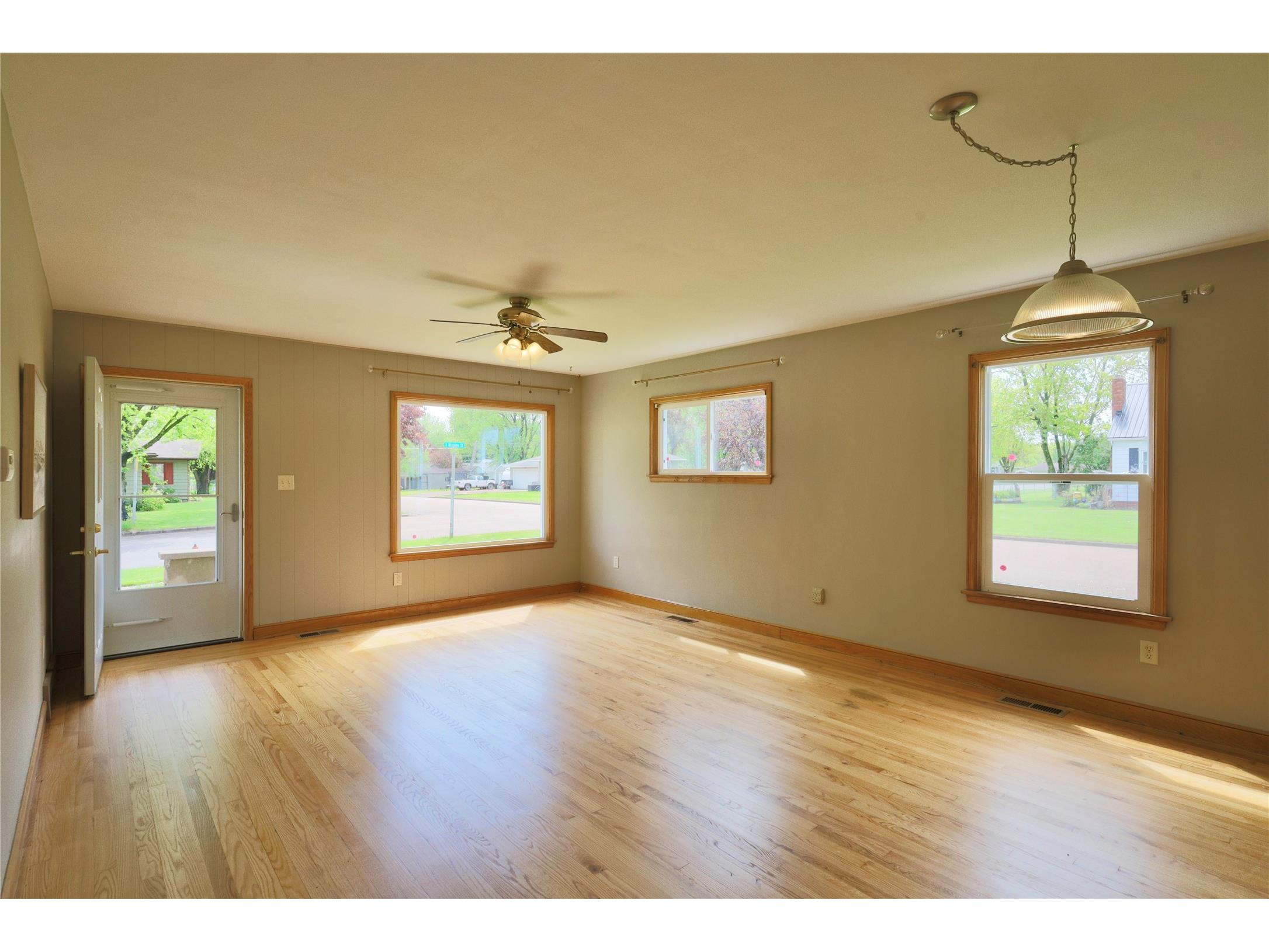 221 S Division Street Loyal WI 54446 1601338 image7