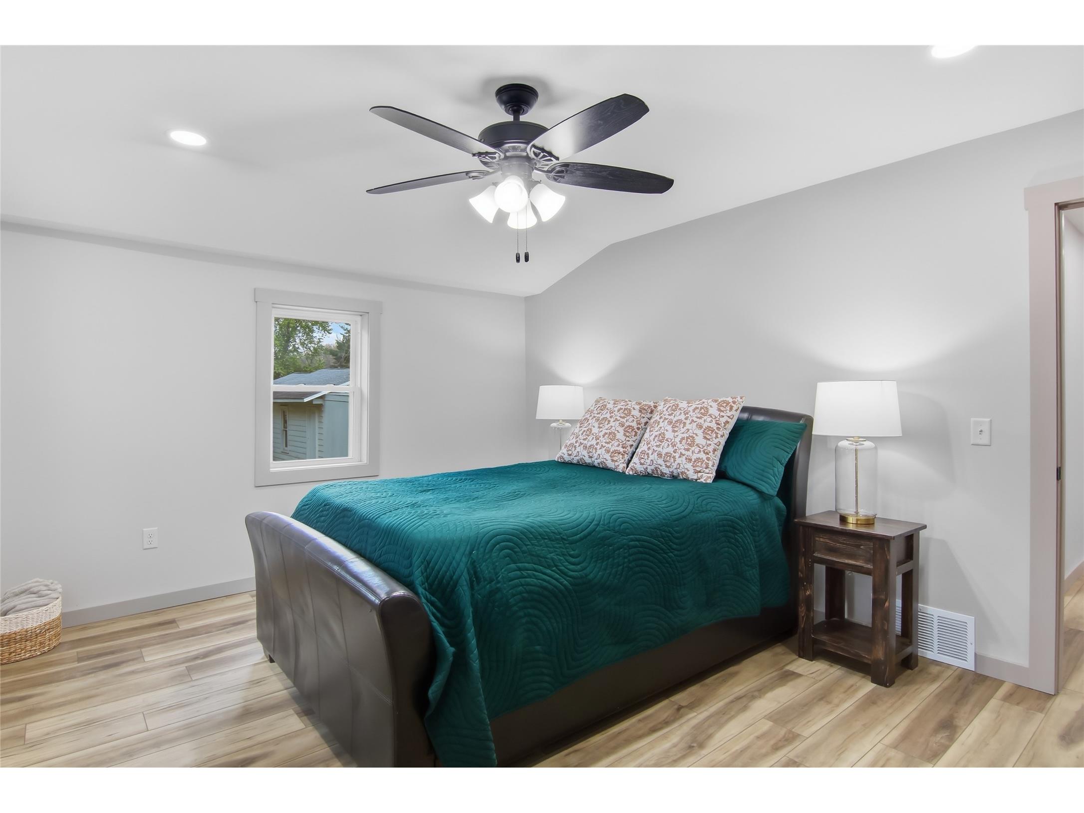 2210 Vine Street Eau Claire WI 54703 1600958 image14