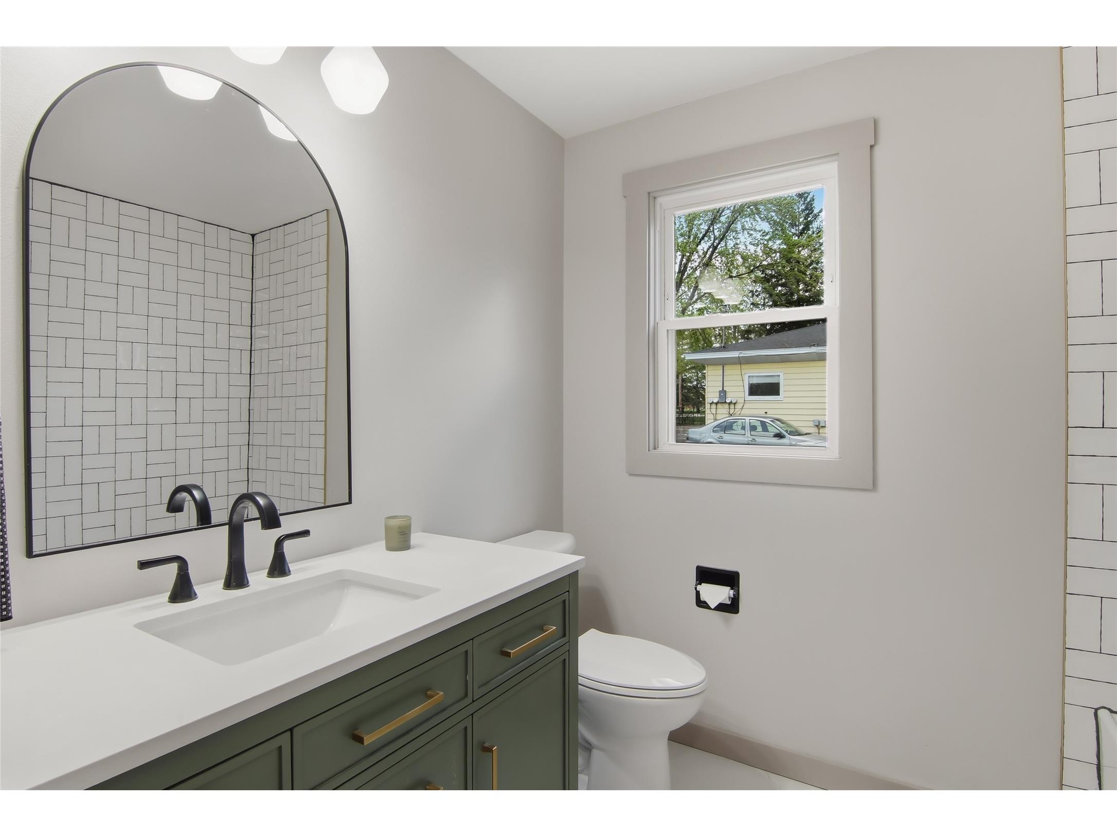 2210 Vine Street Eau Claire WI 54703 1600958 image24
