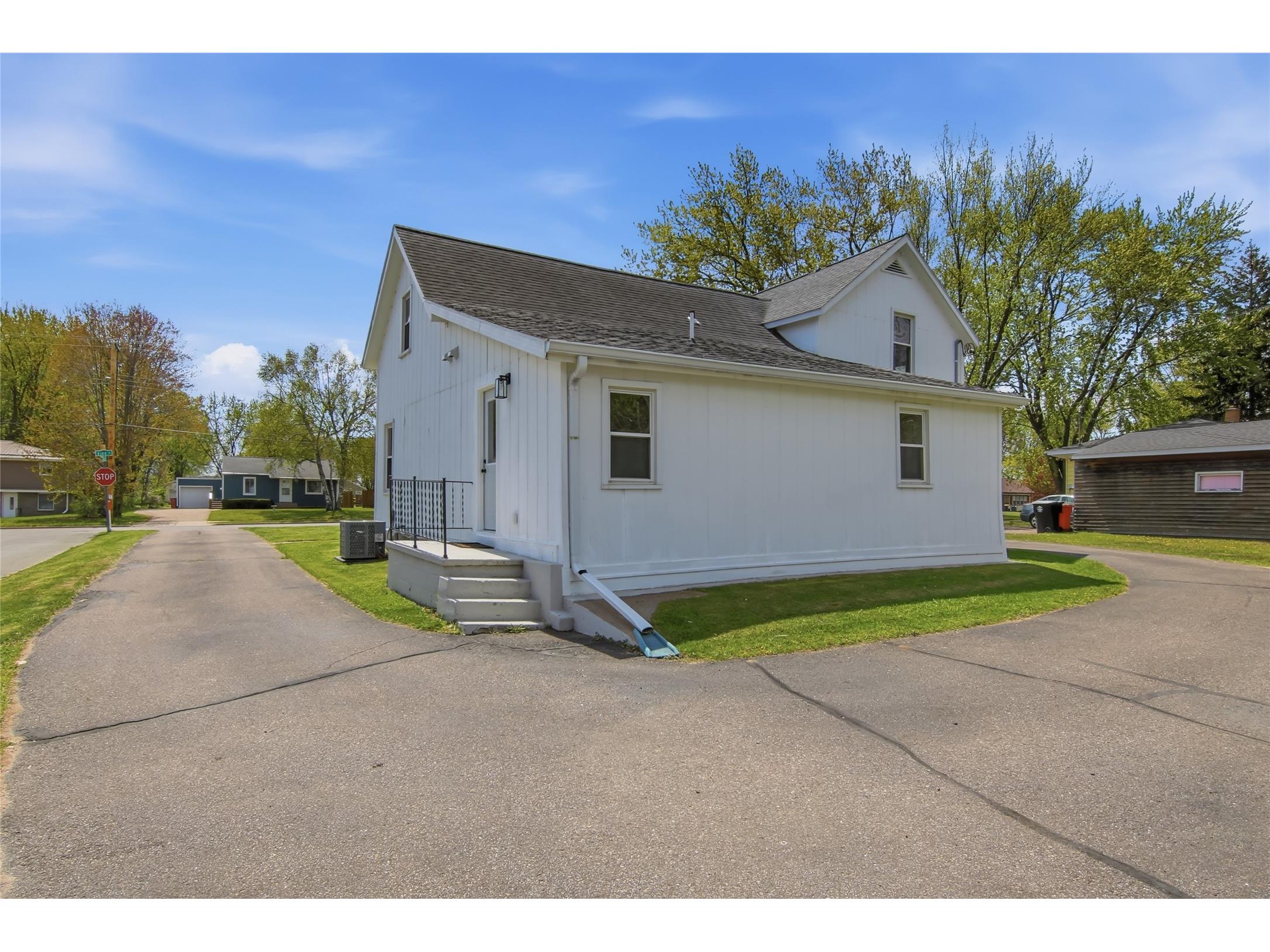2210 Vine Street Eau Claire WI 54703 1600958 image32