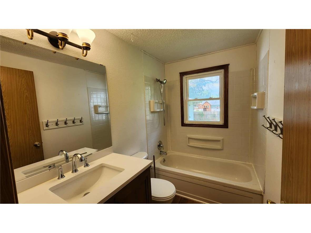 2212 Bartlett Avenue Altoona WI 54720 1598420 image11