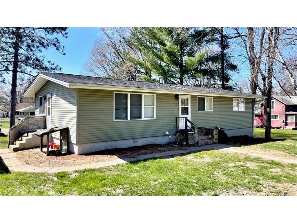 2215 5th Street #A Menomonie WI 54751 1572409 image1