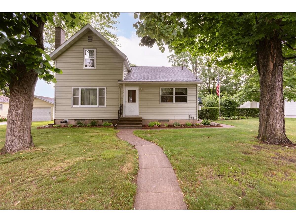 2216 3rd Street E Menomonie WI 54751 1602946 image1