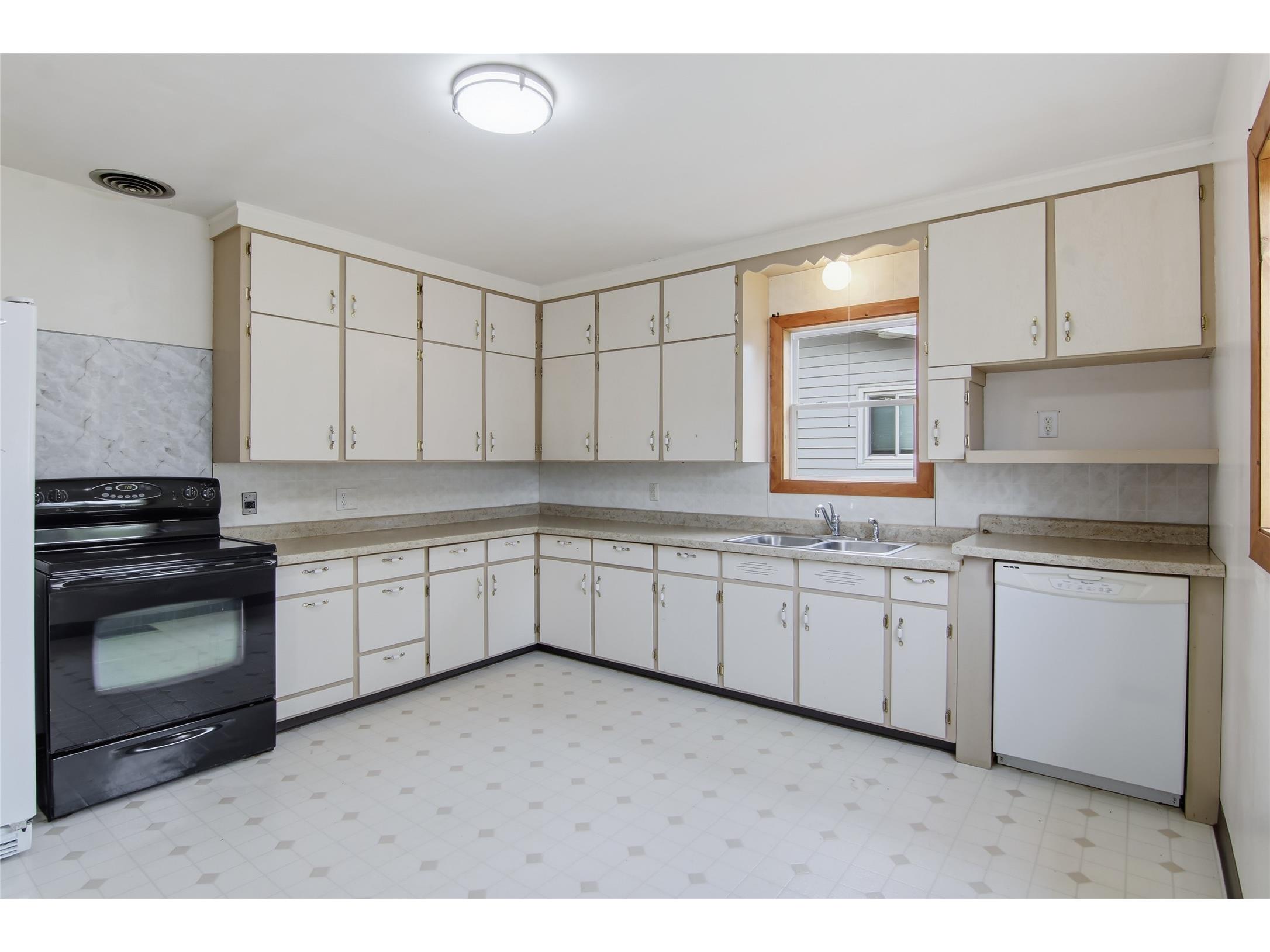 23 E Schneider Street Rice Lake WI 54868 1602015 image10