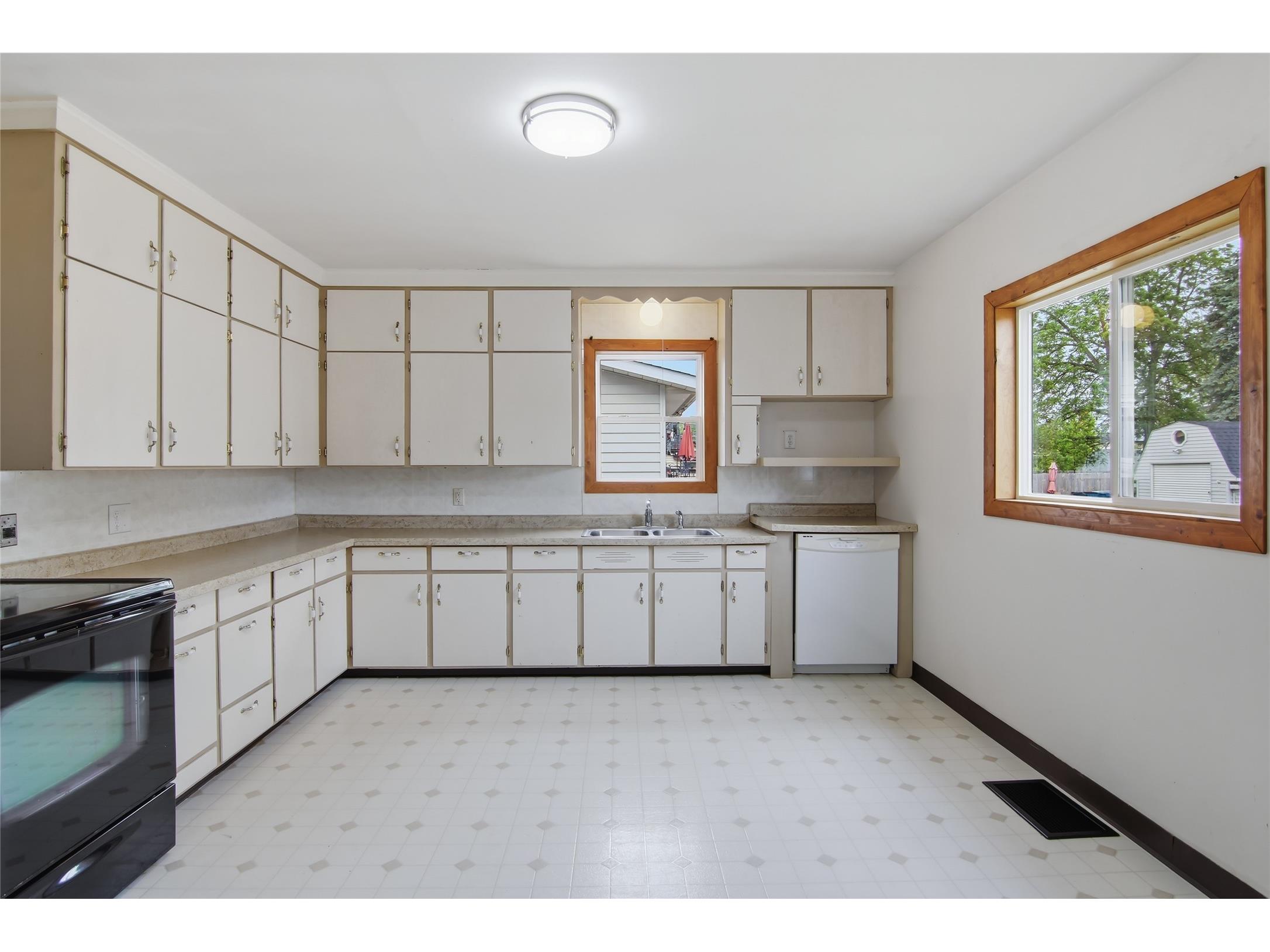 23 E Schneider Street Rice Lake WI 54868 1602015 image11