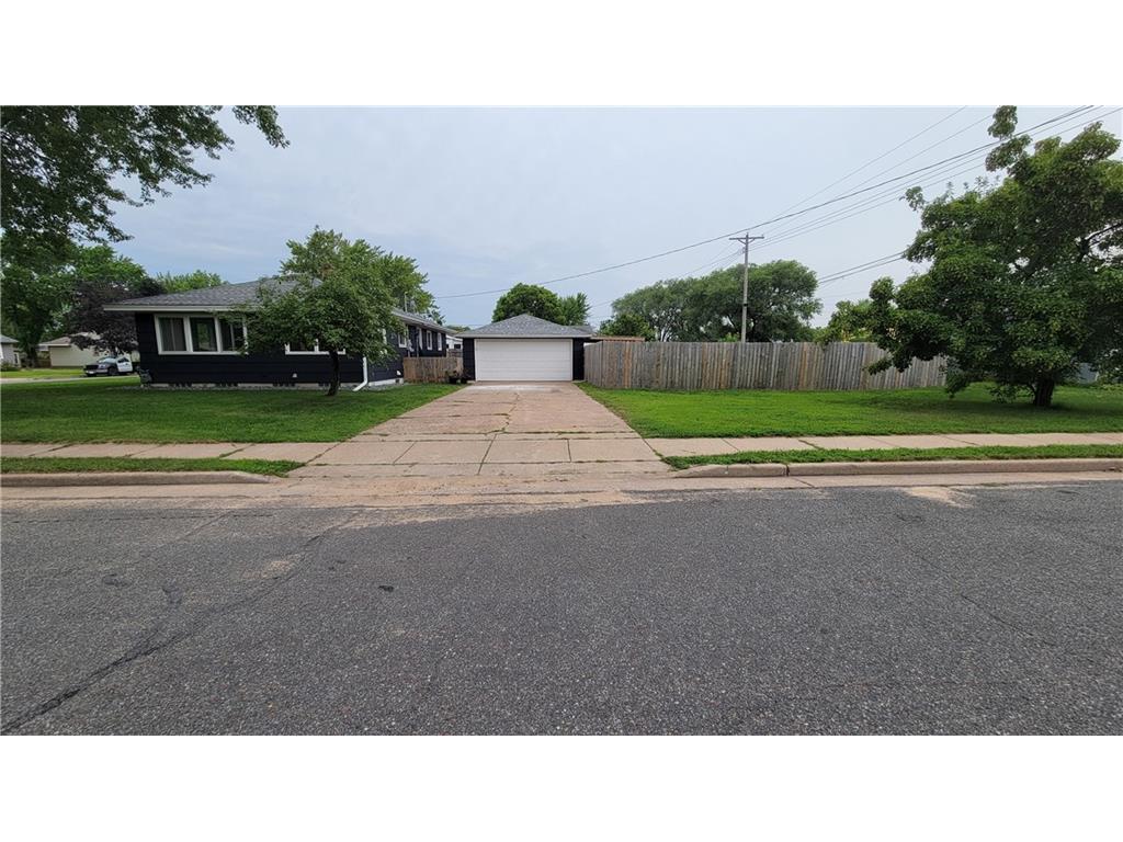 2304 Lynn Ave, Altoona, WI 54720 MLS 1555908 Edina Realty