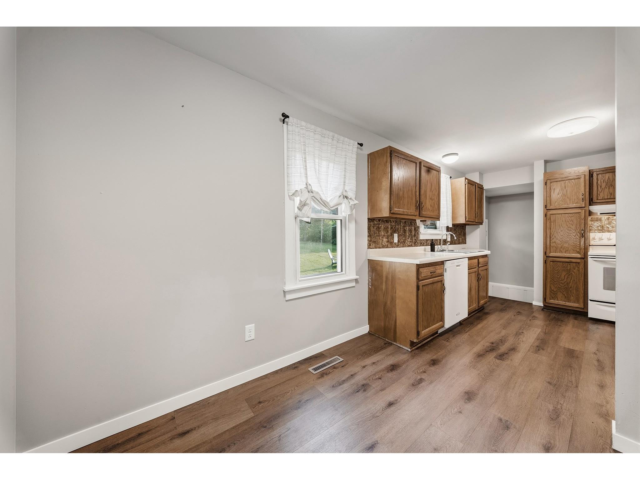 2446 Marquette Street Eau Claire WI 54703 1603006 image18