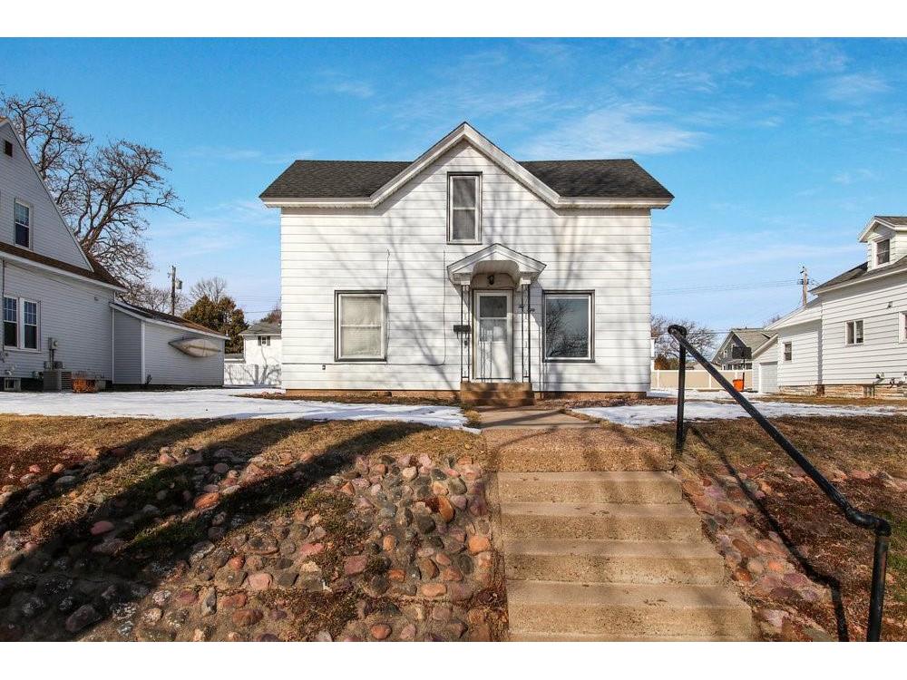 250 Olive Street Chippewa Falls WI 54729 1579742 image1