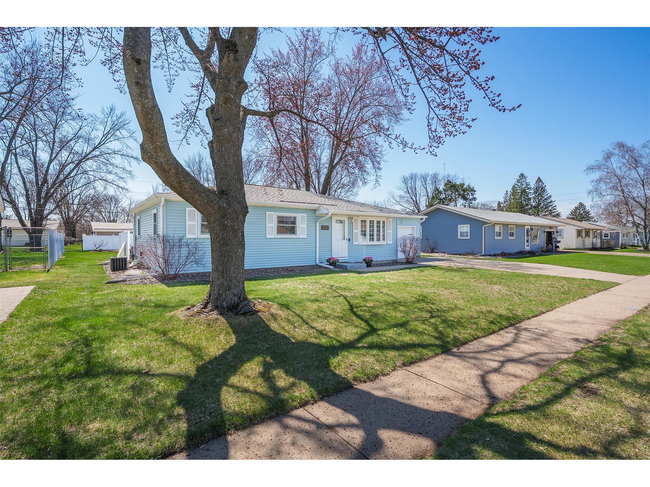 2527 Lynn Avenue Altoona WI 54720 1600024 image3