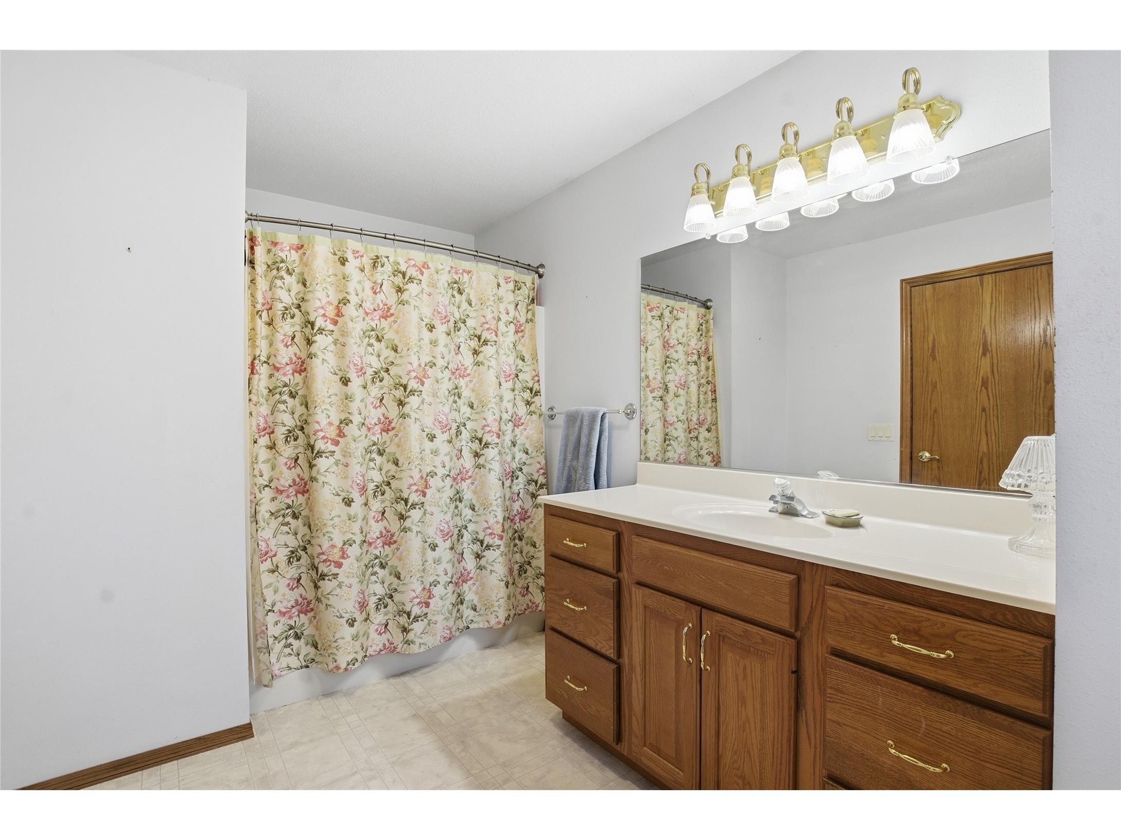 2551 Roberts Court Altoona WI 54720 1598276 image11