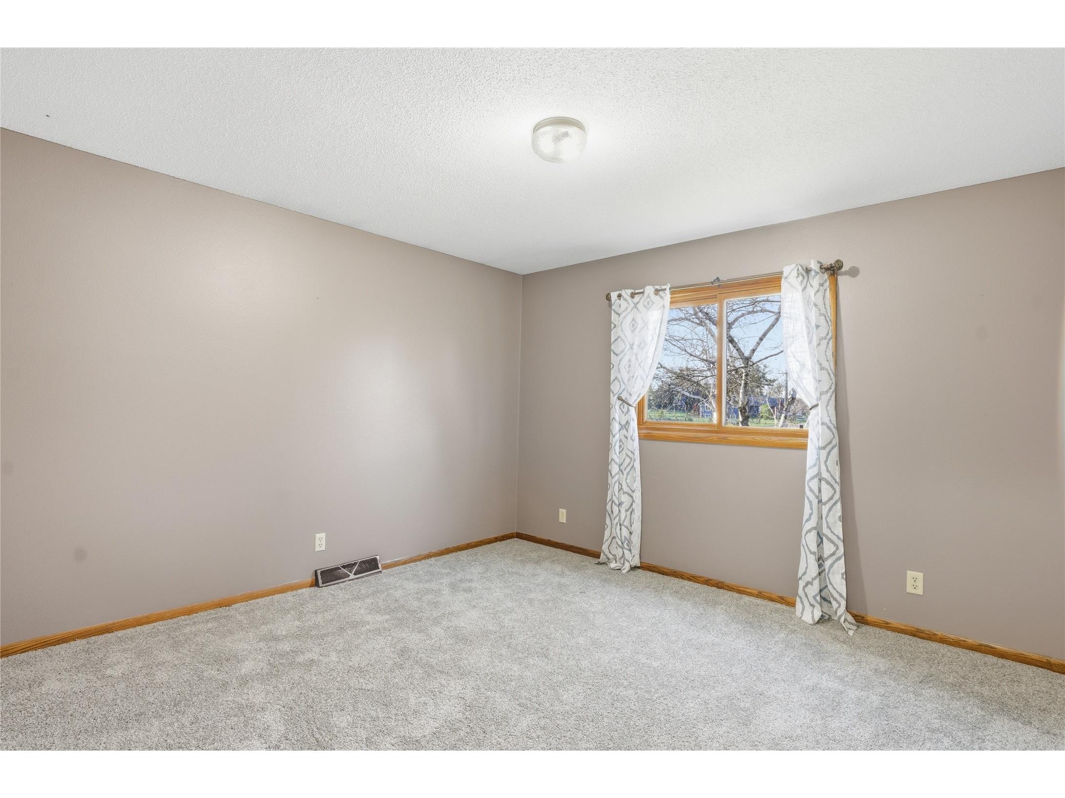 2551 Roberts Court Altoona WI 54720 1598276 image13