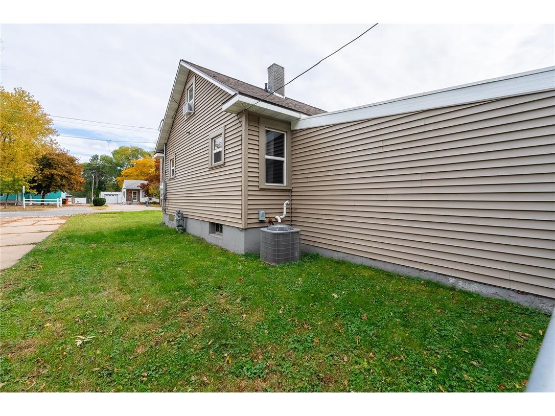 2712 3rd Street Eau Claire WI 54703 1596692 image18