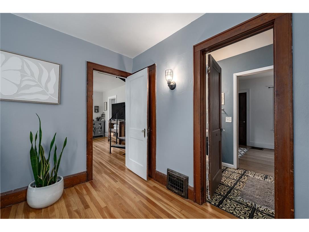 2712 3rd Street Eau Claire WI 54703 1596692 image9