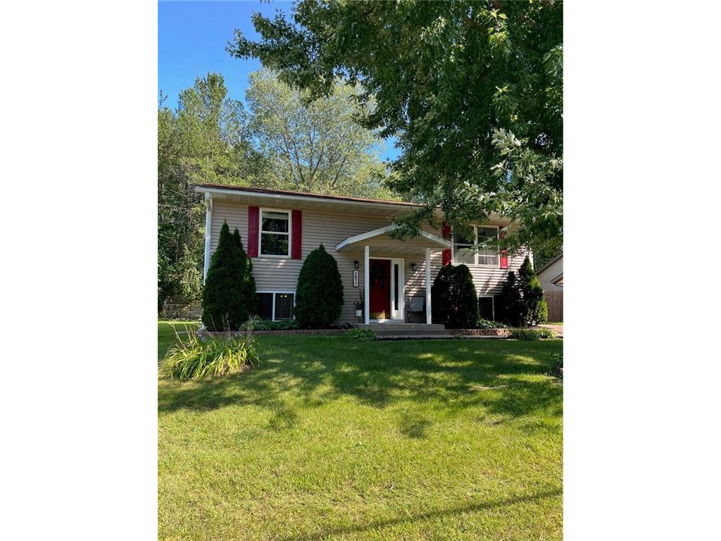 2817 Abbe Hill Drive, Eau Claire, WI 54703 MLS 1568596 Edina Realty