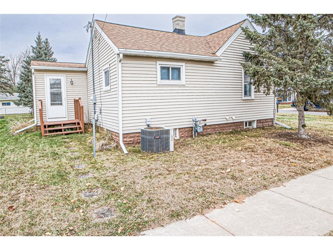 2908 6th Street Eau Claire WI 54703 1597036 image3