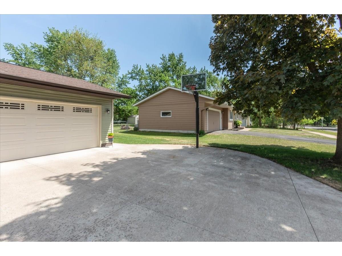 2921 Saturn Avenue Eau Claire WI 54703 1601414 image50