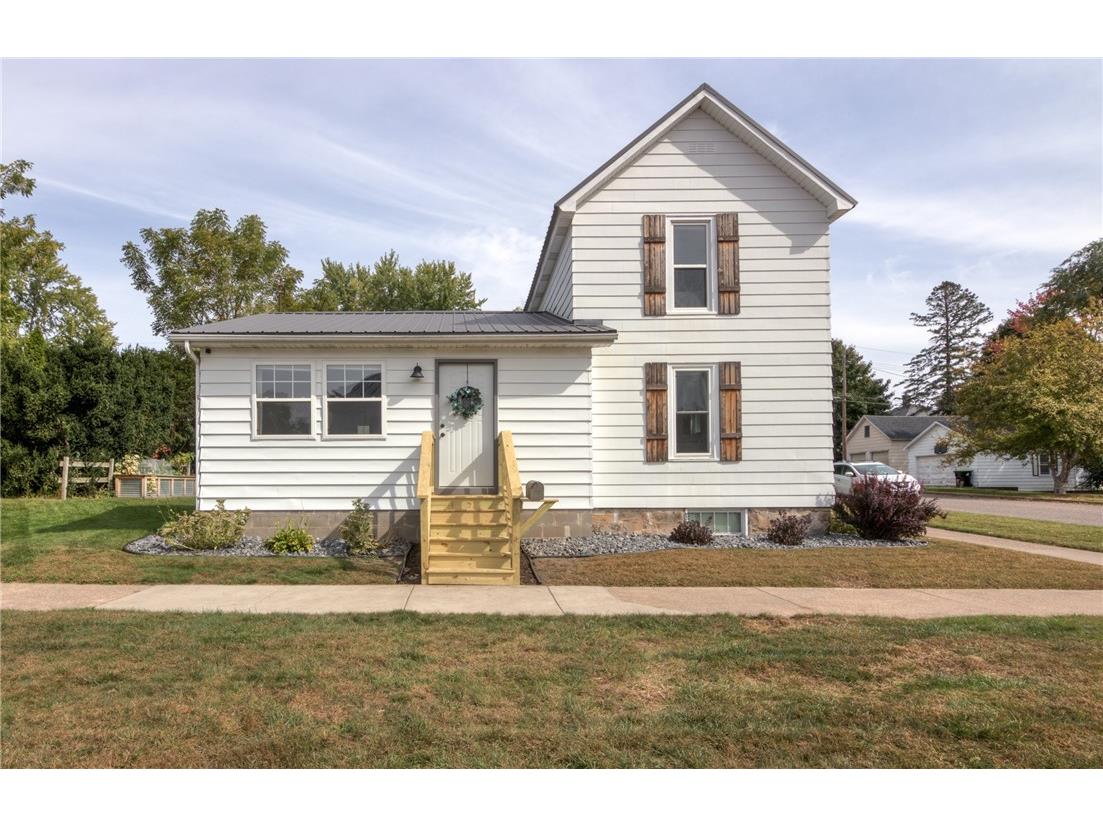 302 E Spring Street Chippewa Falls WI 54729 1596135 image1