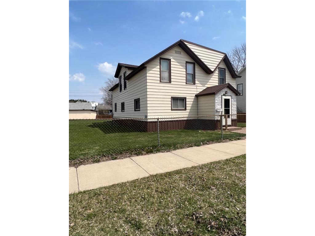 305 S Rural Street Chippewa Falls WI 54729 1572640 image1
