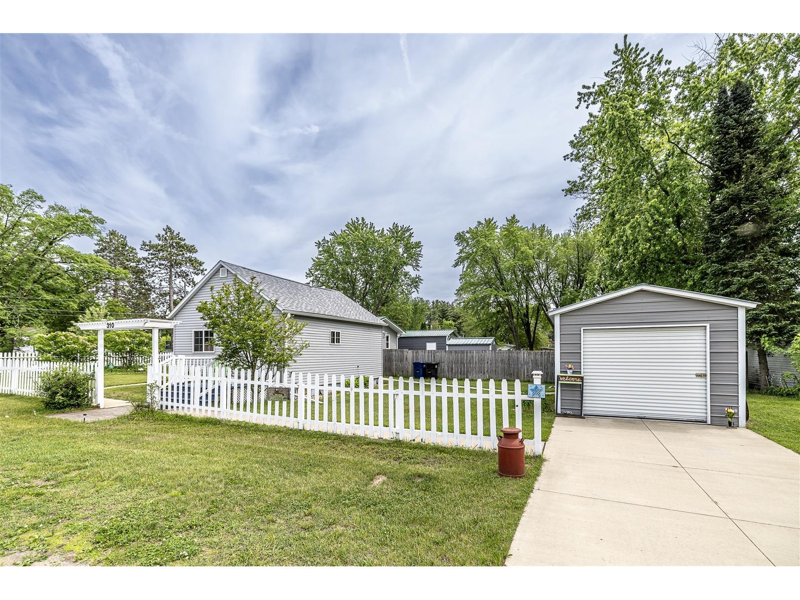 310 E 3rd Street Street Black River Falls WI 54615 1601671 image1