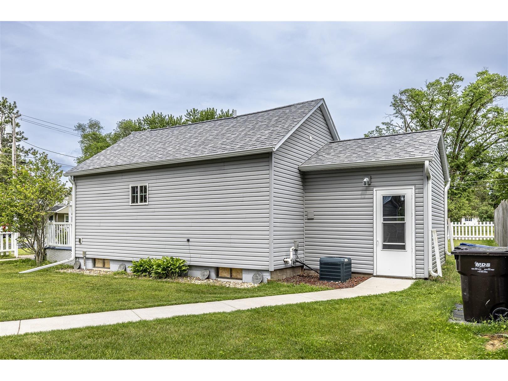 310 E 3rd Street Street Black River Falls WI 54615 1601671 image11